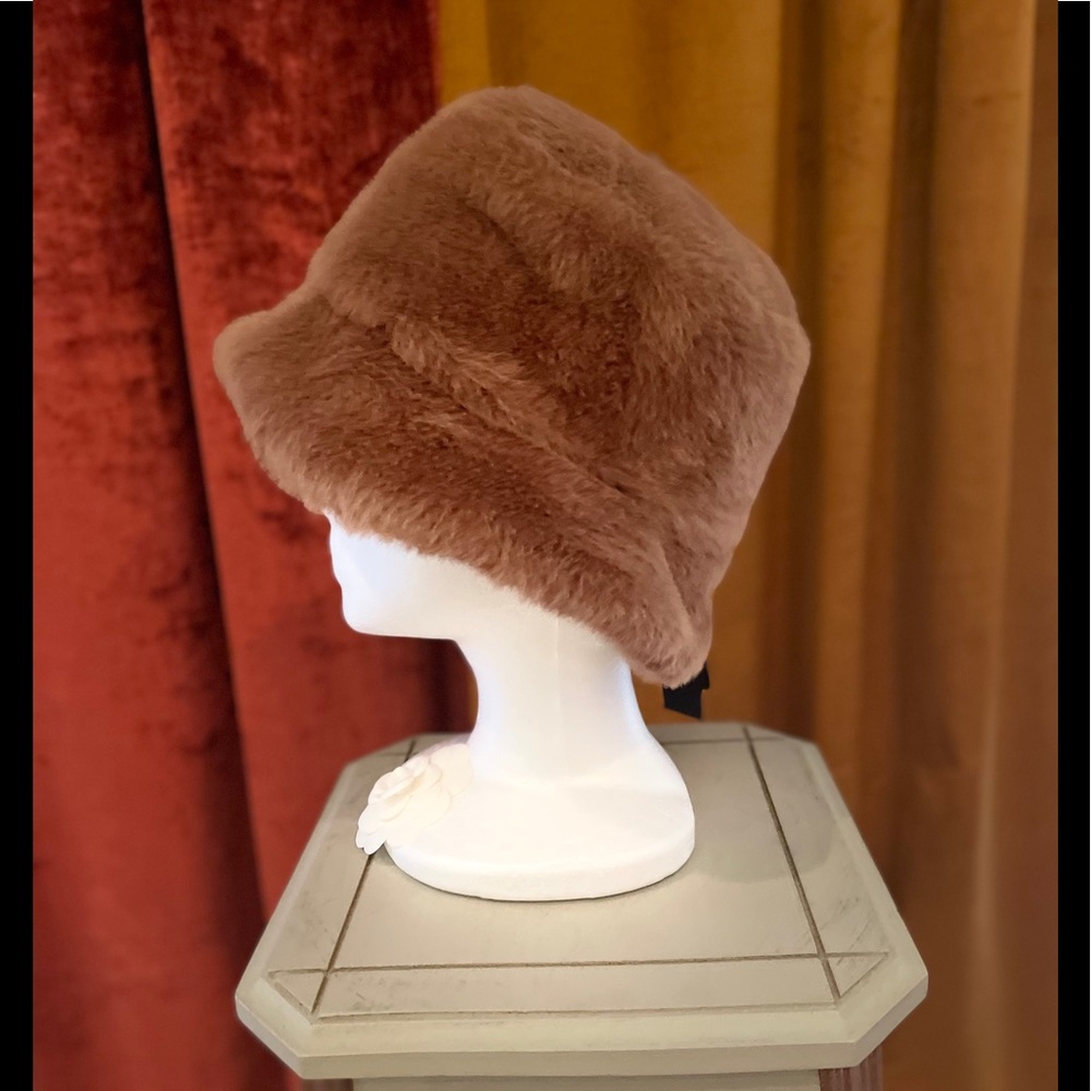 NWT STEVE MADDEN FAUX FUR HAT ONE SIZE CAMEL